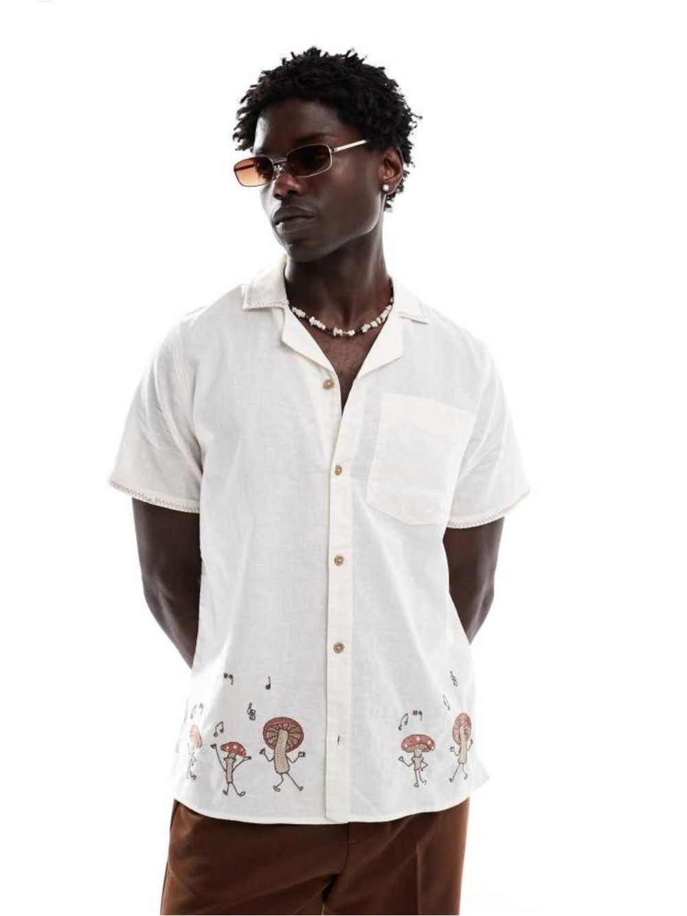 Hollister White Short-Sleeve Button-Down Shirt with Mushroom Embroidery